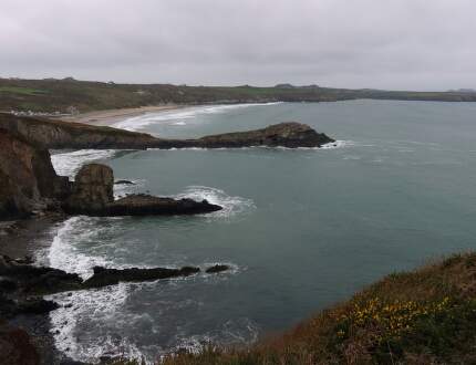 Pembrokeshire Coast Path: 300 kilometrov divokých útesov a opustených pláží