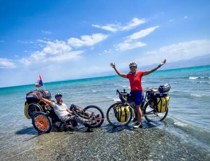 NA BICYKLI A HANDBIKU Z ČIECH DO KYRGYZSTANU